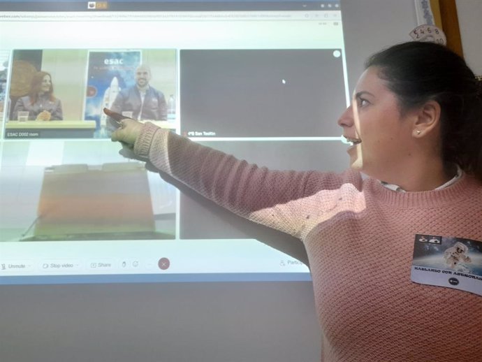 Un momento de la videoconferencia con los astronautas españoles