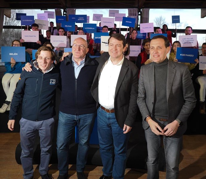 (I-D) El alcalde de Madrid, José Luis Martínez-Almeida; el candidato a la alcaldía de Valladolid, Jesús Julio Carnero; el presidente de la Junta de Castilla y León y del Partido Popular en la comunidad, Alfonso Fernández Mañueco;
