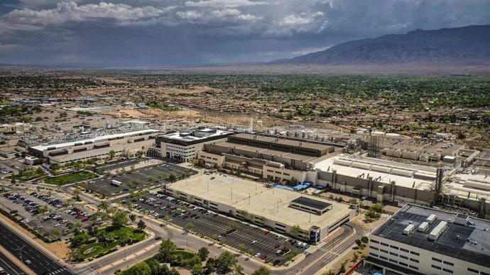 Archivo - May 3, 2021, Rio Rancho, New Mexico, USA: Roberto E. Rosales.Intel plans to invest 3.5 Billion doollars in the Rio Rancho facility.  The announcement was made Monday morning at a press conference on the Itel campus off rt 528.  Pictured is the