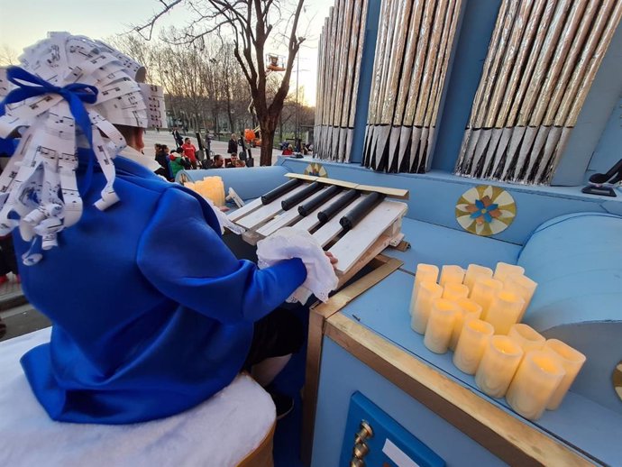 La carroza 'Épocas en sinfonía', de Salesianos Domingo Savio, gana el concurso del desfile de Carnaval de Logroño