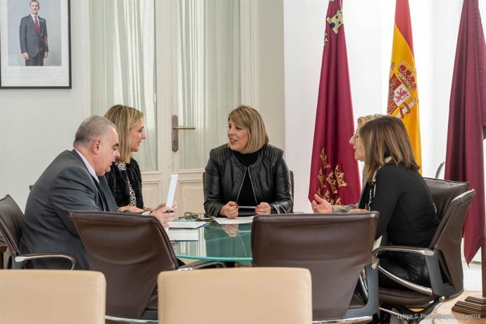 Reunión con la nueva consejera de Política Social, Concepción Ruiz