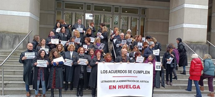 Concentración de los letrados de la Administración de Justicia de Euskadi