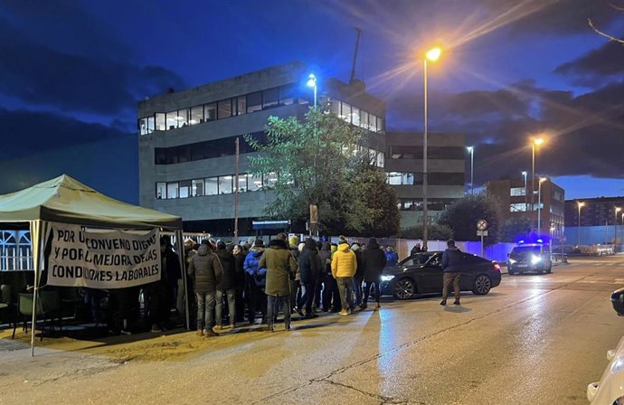 Trabajadores de Aspla concentrados durante la huelga. Foto de archivo