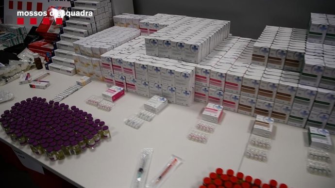 Alguns dels medicaments falsos intervinguts pels Mossos d'Esquadra al grup desarticulat