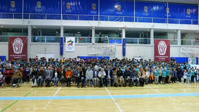 CB Almería, Diputación y Ayuntamiento homenajean a centros educativos que fomentan el Baloncesto Base en la provincia