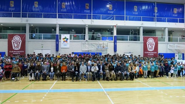CB Almería, Diputación y Ayuntamiento homenajean a centros educativos que fomentan el Baloncesto Base en la provincia