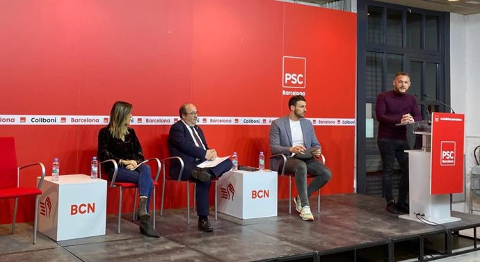 De izquierda a derecha, la asesora del Consejo Superior de Deportes  Judith Masi, el ministro de Cultura y Deportes , Miquel Iceta, el secretario para políticas LGTBI del PSOE, Víctor Gutiérrez y el secretario de LGTBI del PSC, Arnau Ramírez