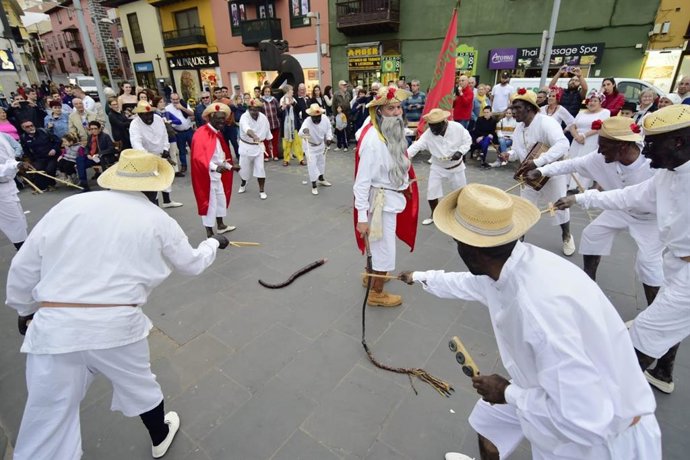 Representación del 'Mataculebra' en el Carnaval de Puerto de la Cruz