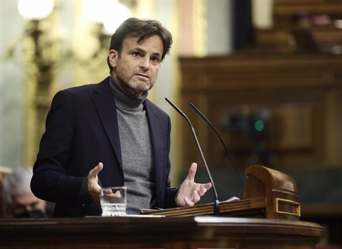 Archivo - El presidente del grupo confederal Unidas Podemos-En Comú Podem-Galicia en Común, Jaume Asens, interviene en una sesión plenaria en el Congreso de los Diputados, a 2 de febrero de 2022, en Madrid (España).