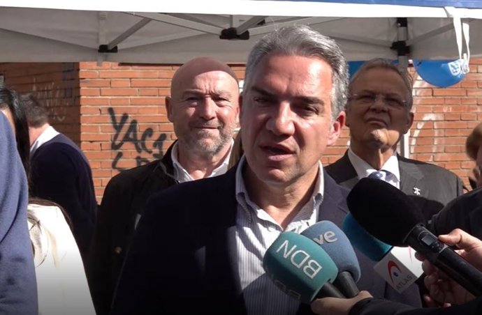 Archivo - Elías Bendodo aquest diumenge a Badalona (Barcelona)
