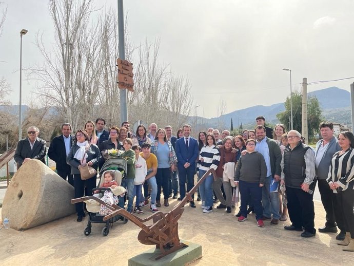 El alcalde de Jaén se une al homenaje de la asociación de vecinos 'Puensi' a Antonio Mudarra, del restaurante El Portazgo