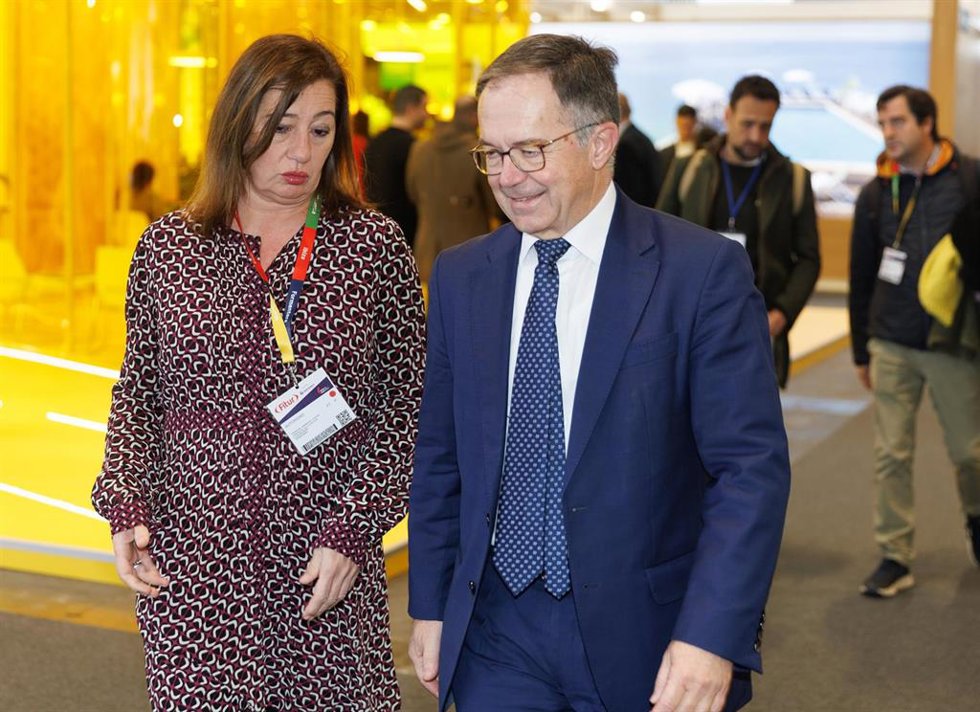 Archivo - La presidenta del Govern, Francina Armengol, y el conseller de Vivienda y Movilidad, Josep Mari. Archivo.