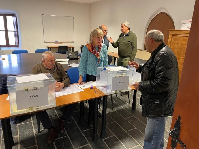 Un momeno de las votaciones en el Consejor Regulador D.O. Valdeorras.