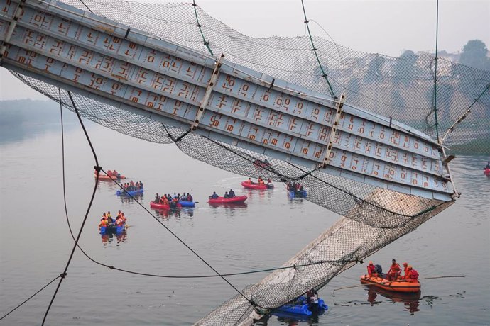 Archivo - Tragedia en el puente indio de Gujarat en octubre de 2022 