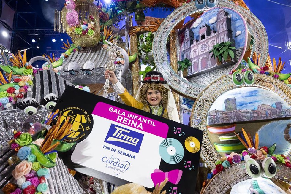 La Reina Infantil del Carnaval de Las Palmas de Gran Canaria en 2023, Aaliyah Méndez Pérez , con la fantasía, 'Te llevo en el corazón'