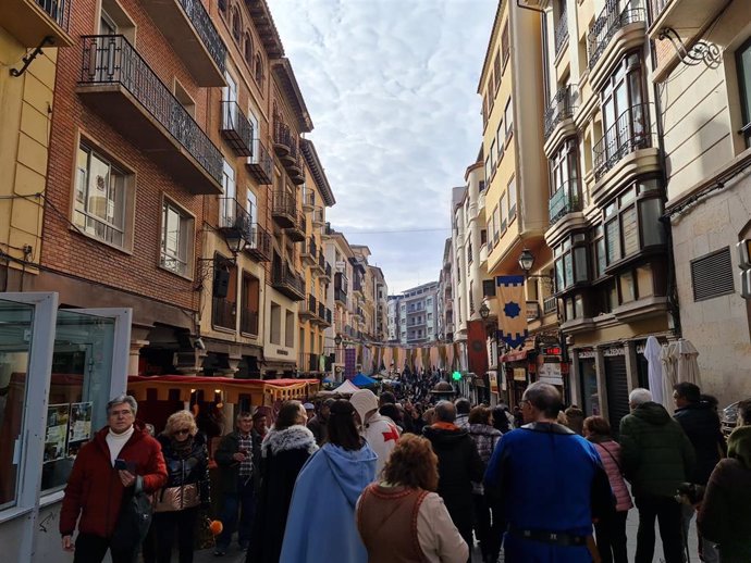 Turistas en Teruel durante la celebración de Las Bodas de Isabel