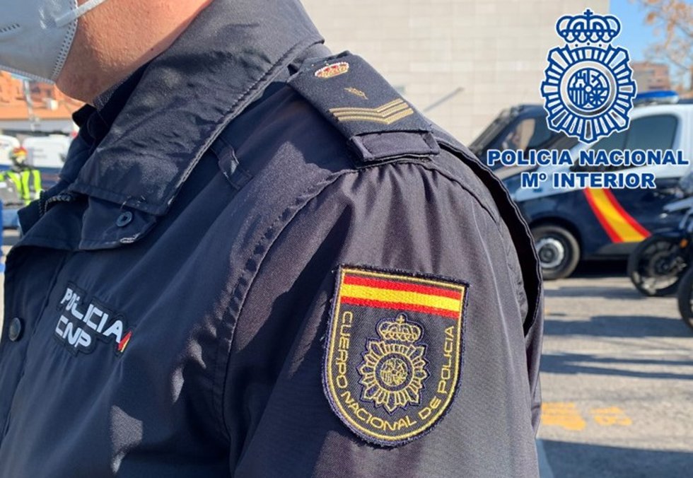 Archivo - Agente de Policía Nacional