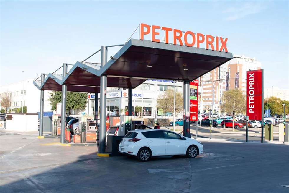 Archivo - Una gasolinera de Petroprix