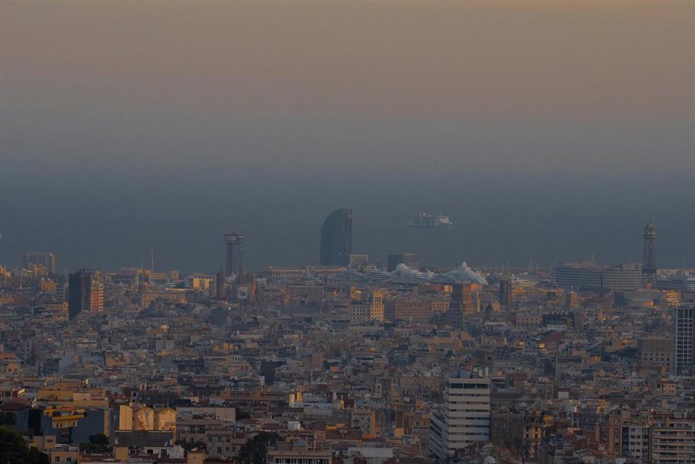 Archivo - Vista panorámica de la ciudad de Barcelona, a 31 de diciembre de 2022, en Barcelona, Cataluña (España).