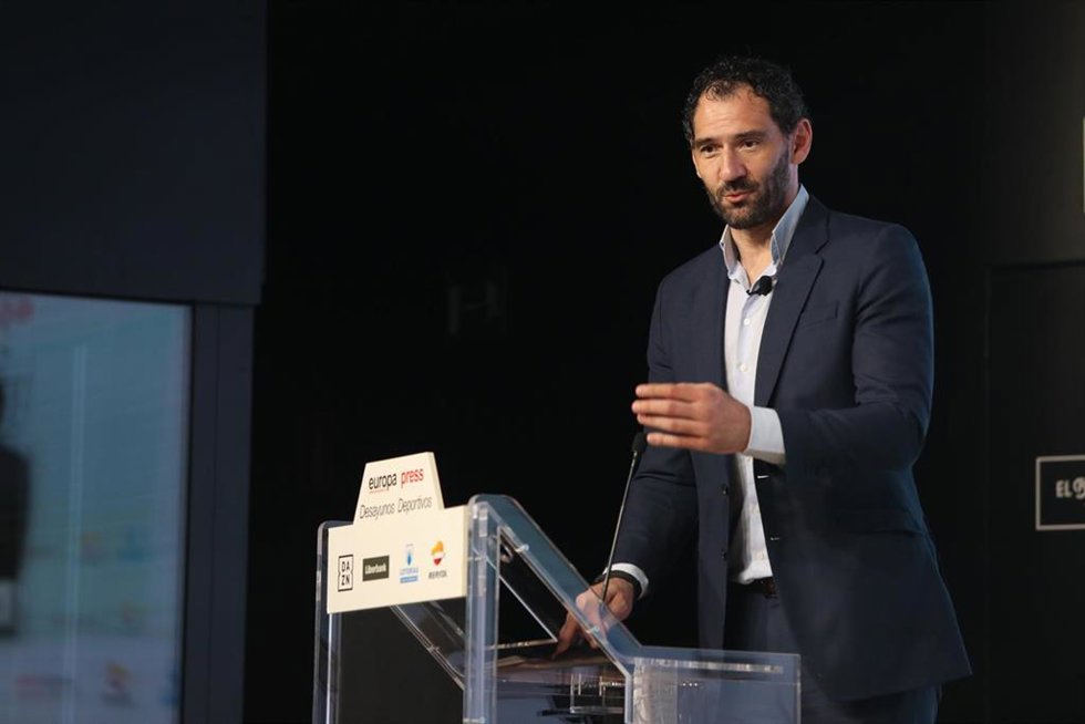 Archivo - El presidente de la Federación Española de Baloncesto (FEB), Jorge Garbajosa, en los Desayunos Deportivos de Europa Press en el Auditorio El Beatriz en Madrid.