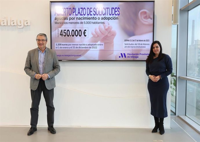 Francisco Salado ha destacado que la nueva convocatoria permitirá que aproximadamente 375 familias reciban una cuantía de 1.200 euros, para cubrir gastos relacionados con los cuidados de los niños.