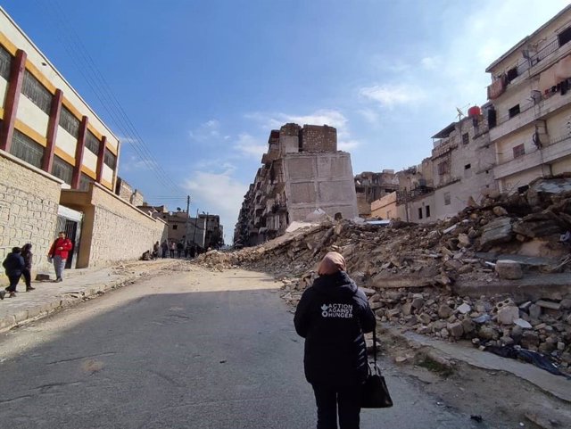 Una trabajadora de Acción contra el Hambre analiza las necesidades tras el terremoto en el norte de Siria