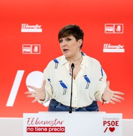 La portavoz del PSOE extremeño, Soraya Vega, en rueda de prensa en Mérida