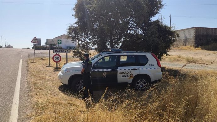 Una patrulla de la Guardia Civil en Cardeña.