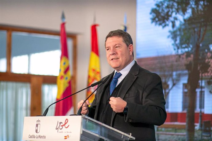 El presidente regional, Emiliano García-Page, en Quintanar del Rey.