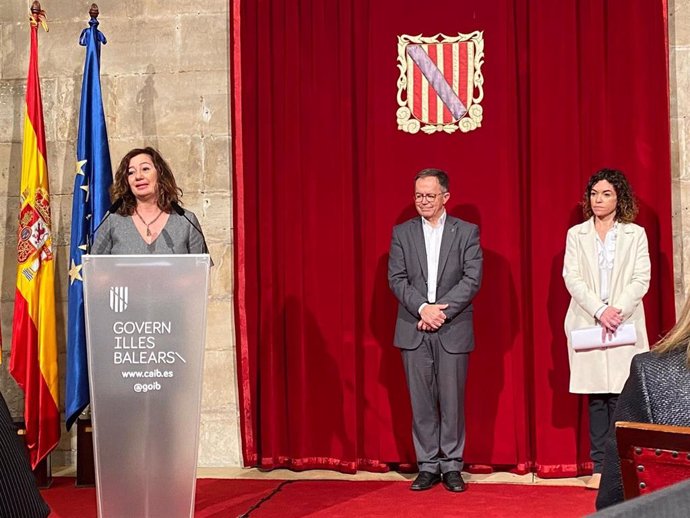 La presidenta del Govern, Francina Armengol, el conseller de Movilidad y Vivienda, Josep Marí, y la consellera de Hacienda y Relaciones Exteriores, Rosario Sánchez.