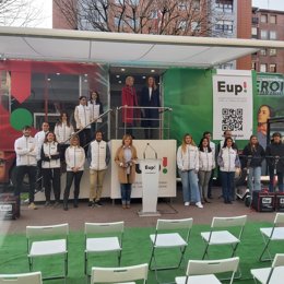 Presentación de la oficina móvil de la plataforma de comercio local Eup! en Barakaldo (Bizkaia)