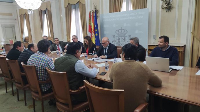 Reunión de los regantes del Bajo Carrión, de Palencia, con miembros de la Delegación del Gobierno y de la Junta.