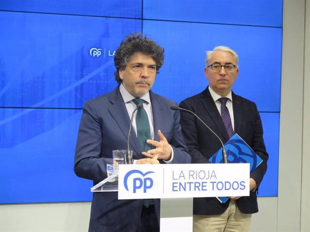 El portavoz adjunto del Grupo Popular en el Congreso, Mario Garcés, junto al portavoz del PP en el Parlamento de La Rioja, Jesus Ángel Garrido