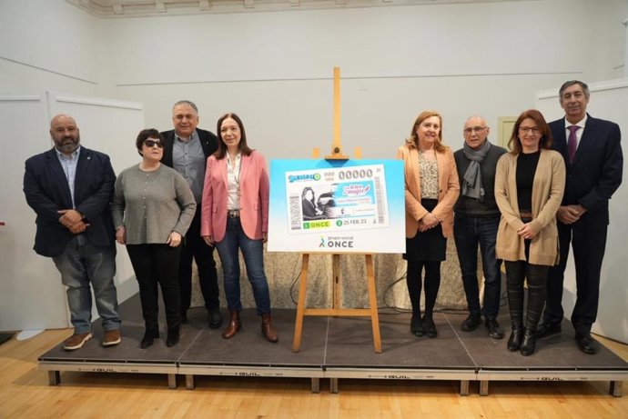 Presentación del cupón conmemorativo de la ONCE de Luisa Alberca Lorente .