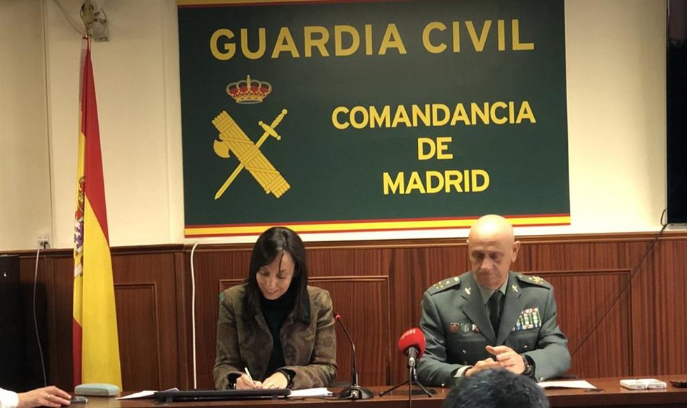 Mercedes González comparece junto al general jefe de la zona norte de la Comandancia de Madrid, José Antonio Berrocal.