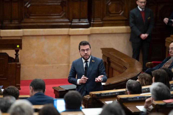 El presidente de la Generalitat, Pere Aragons, interviene durante una sesión de control al Govern en el Parlament de Catalunya, a 8 de febrero de 2023.