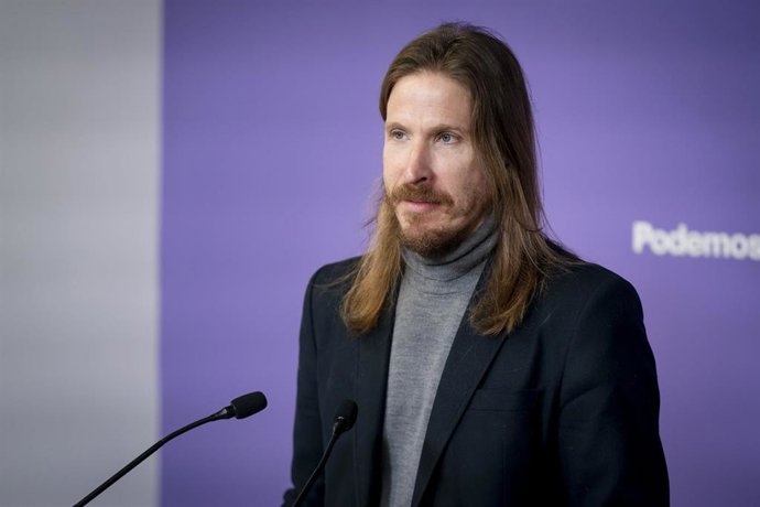 El portavoz de Podemos y coordinador en Castilla y León, Pablo Fernández, ofrece una rueda de prensa en la sede de Podemos, a 20 de febrero de 2023, en Madrid (España). 