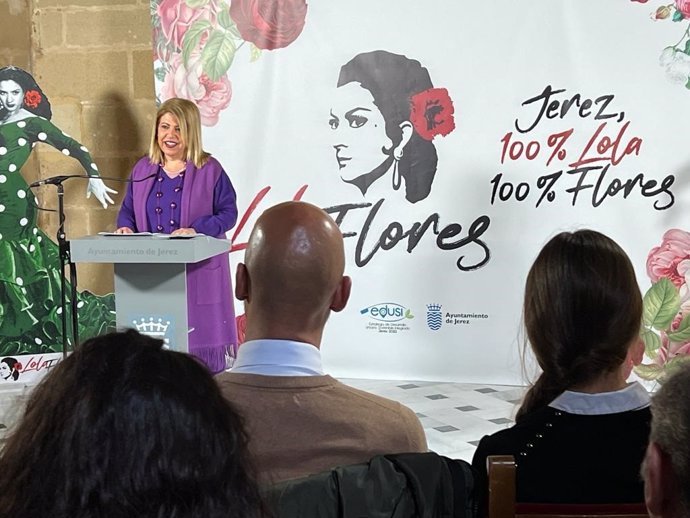 Archivo - La alcaldesa de Jerez, Mamen Sánchez, presenta el acto de homenaje por el centenario del nacimiento de Lola Flores