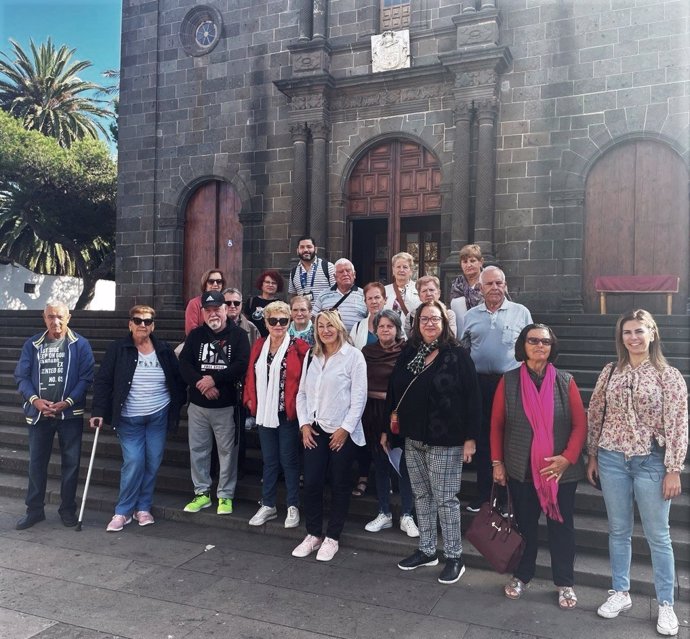 Un grupo de personas mayores que han participado en el programa de turismo social del IASS