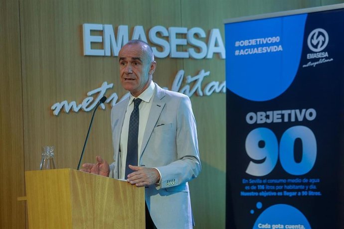 Archivo - El alcalde de Sevilla, Antonio Muñoz, en un acto de Emasesa.