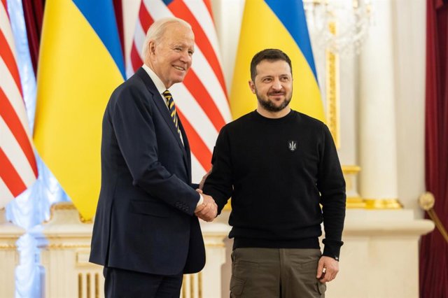 HANDOUT - 20 February 2023, Ukraine, Kiev: Ukrainian President Volodymyr Zelensky (R) receives US President Joe Biden at the Presidential Palace