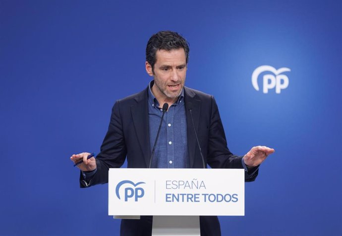 El portavoz de Campaña del PP, Borja Sémper, durante una rueda de prensa en la sede del partido, a 20 de febrero de 2023, en Madrid (España). La comparecencia ha tenido lugar después de la reunión del Comité de Dirección