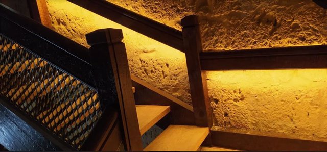 Obras en la escalera de la torre del Homenaje del Castillo de Monzón (Palencia).