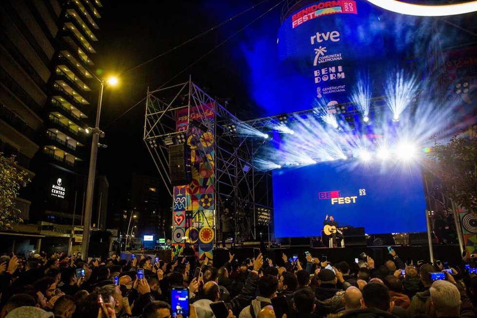 Gonzalo Hermida actúa durante el Benidorm Fest 2023, en el Tecnohito de la Plaza Triangular, a 3 de febrero de 2023, en Benidorm, Alicante, Comunidad Valenciana (España).