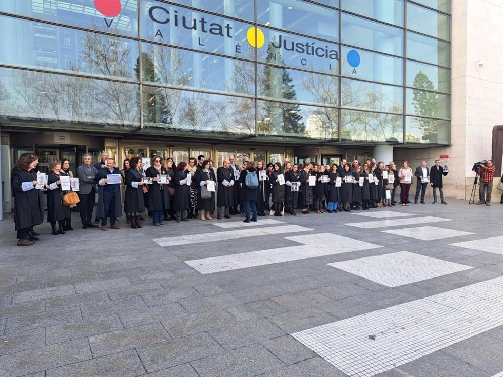 Protesta de los letrados de la Administración de Justicia (LAJ)  frente a la Ciudad de la Justicia