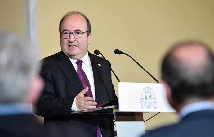 El ministro de Cultura y Deporte, Miquel Iceta, interviene durante la presentación del proyecto Prado Extendido, en el Palacio del Infantado, a 8 de febrero de 2023, en Guadalajara, Castilla-La Mancha (España). Esta iniciativa busca promover la exhibi