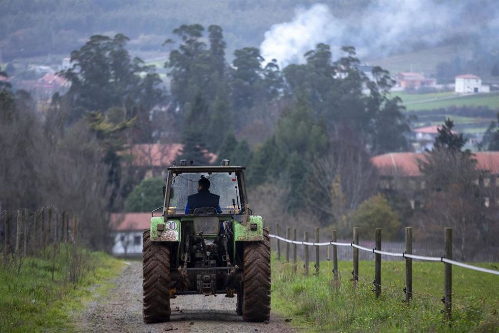 Archivo - Centro de capacitación agraria de Sergude, tractor