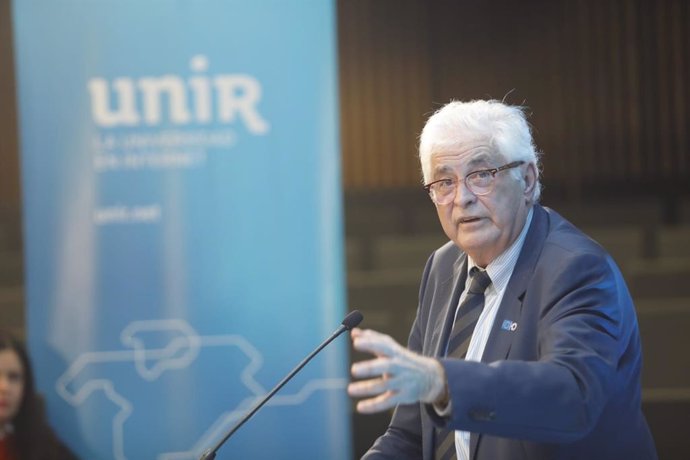 El presidente de la Compañía Española de Financiación al Desarrollo (COFIDES), sociedad mercantil estatal que gestiona fondos del EstadoJosé Luis Curbelo, en su exposición en el AULA UNIR