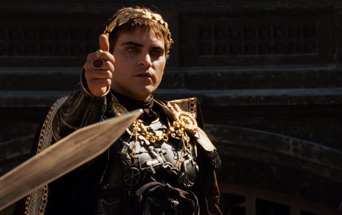 Joaquin Phoenix es el Emperador Comodo en Gladiator