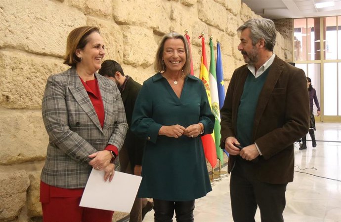 Blanca Torrent, Isabel Albás y Miguel Ángel Torrico.
